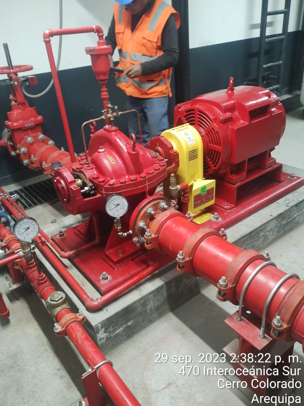 Instalacion de bomba centrifuga contra incendio por tecnicos de Adesur en Arequipa