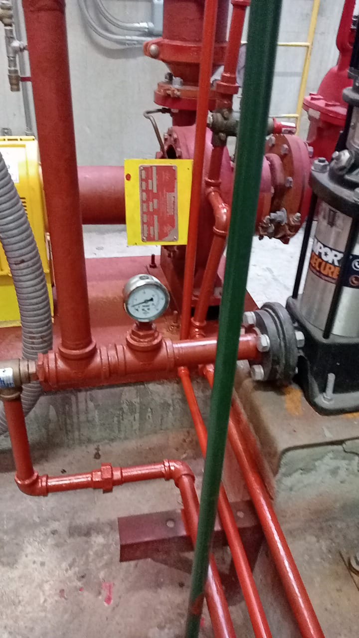 Valvulas y tuberias para sistema contra incendio instaladas por Adesur